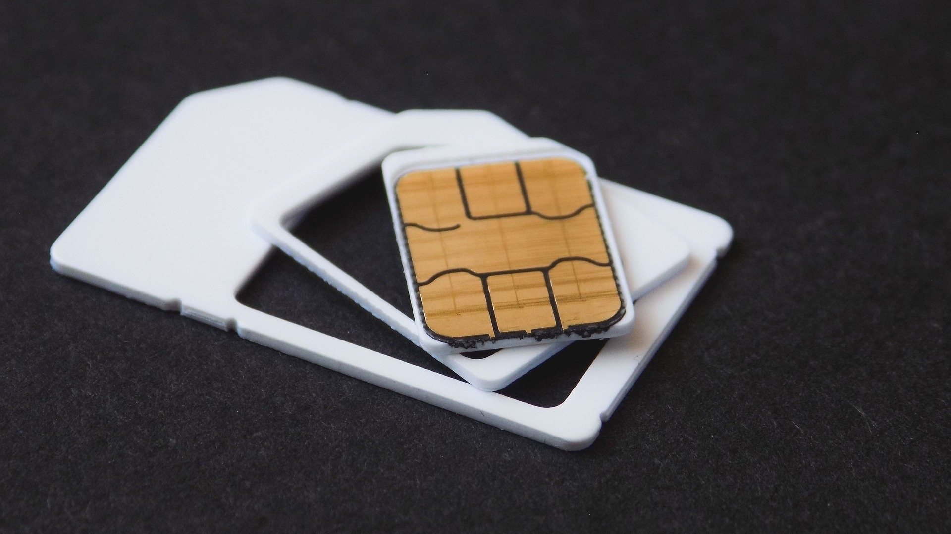 Put a SIM Card in Your Charger? Here’s the Truth Behind the Viral “Hack”