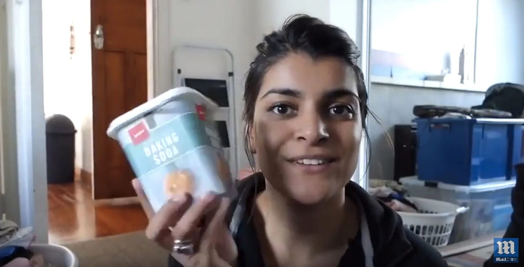 The idea of ​​using baking soda to remove bags under the eyes is questionable, to say the least
