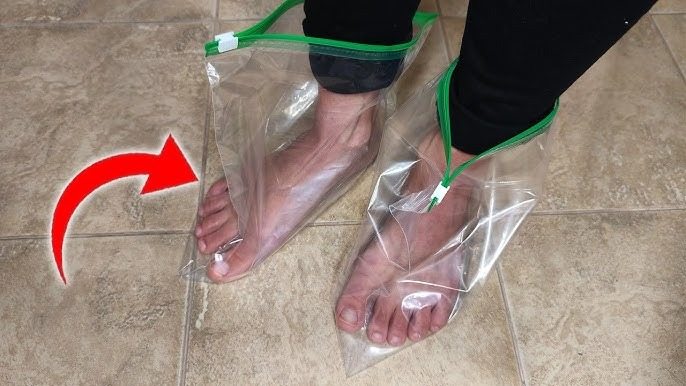 People are putting their feet in plastic bags – here’s why! ➤ blog.thegamesday.com