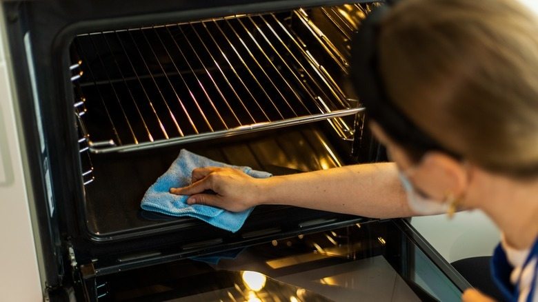 Why dishwasher tablets can be useful for cleaning your stove
